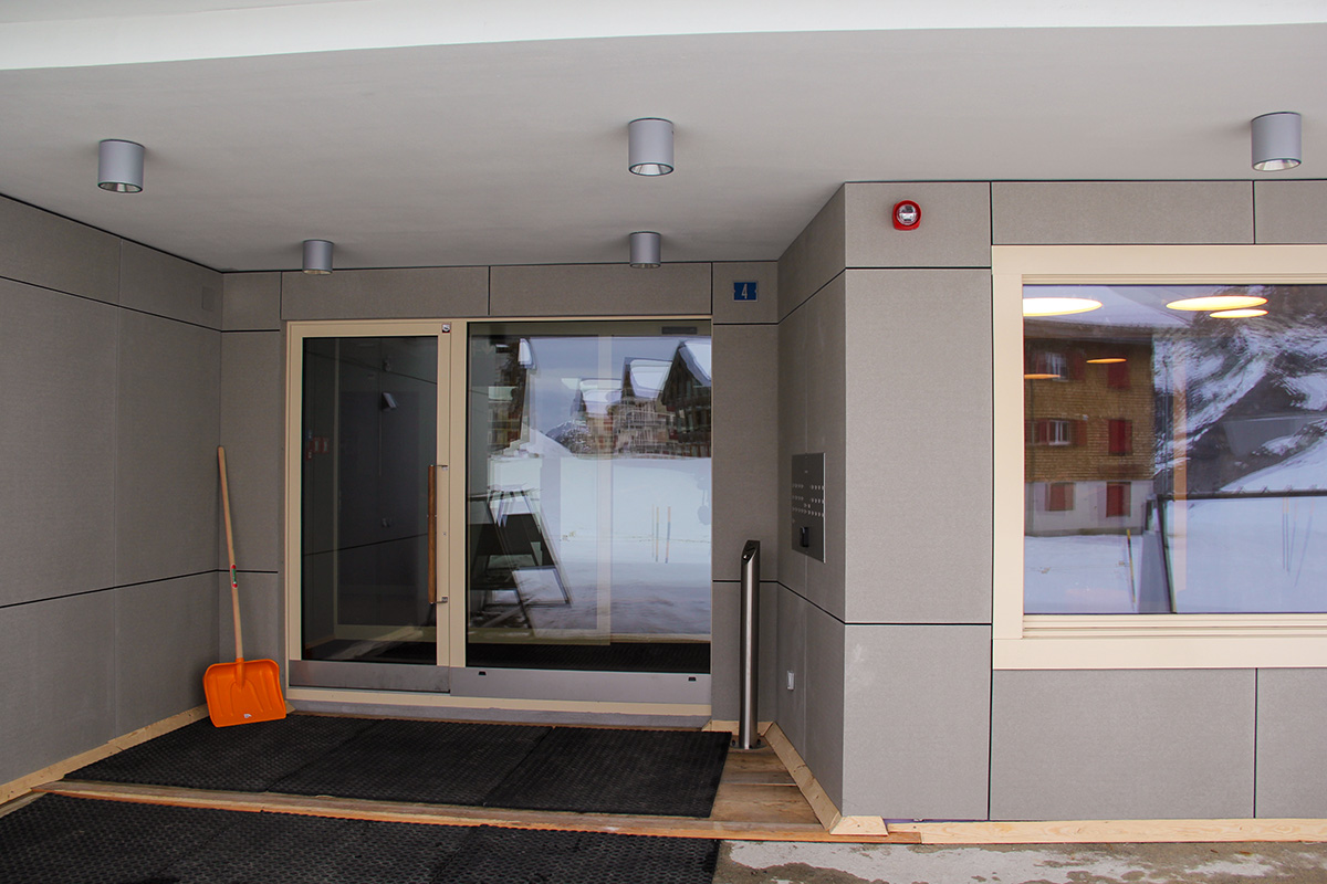 Eingang mit Aussenleuchten