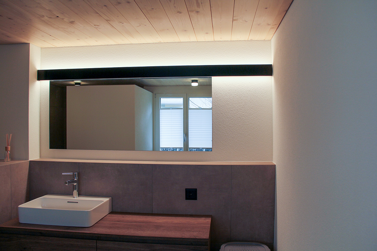 Spiegelbeleuchtung mit Profil