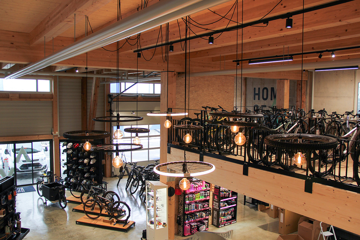 Pendelleuchte mit Fahrräder