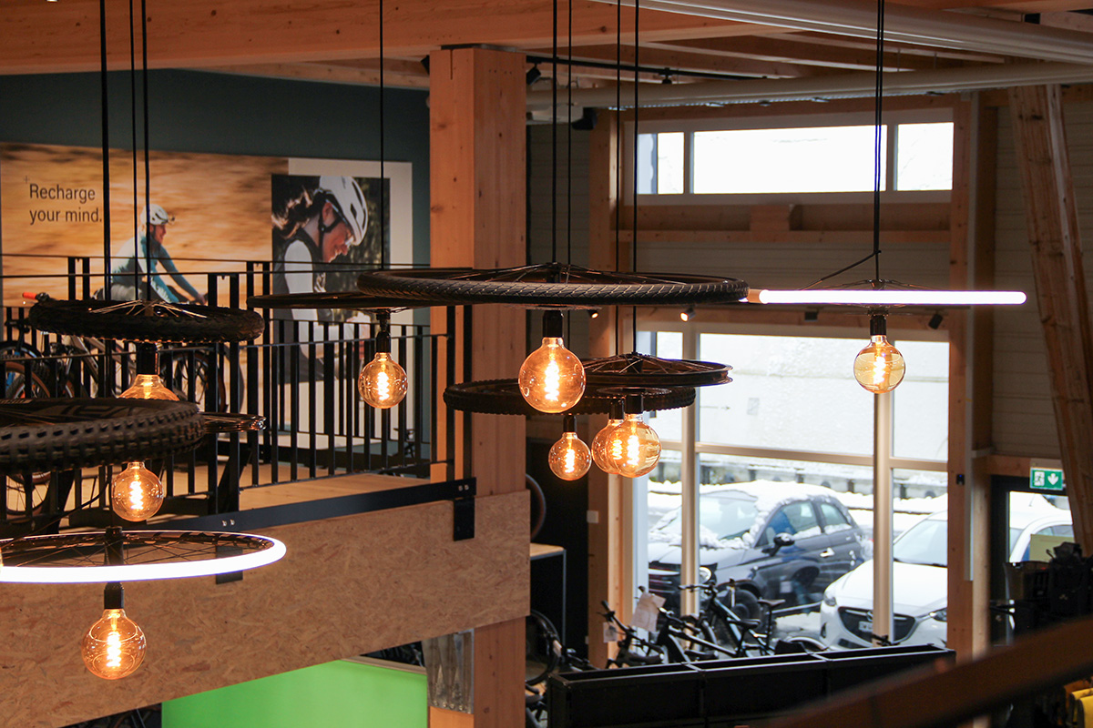 Pendelleuchte mit Fahrräder