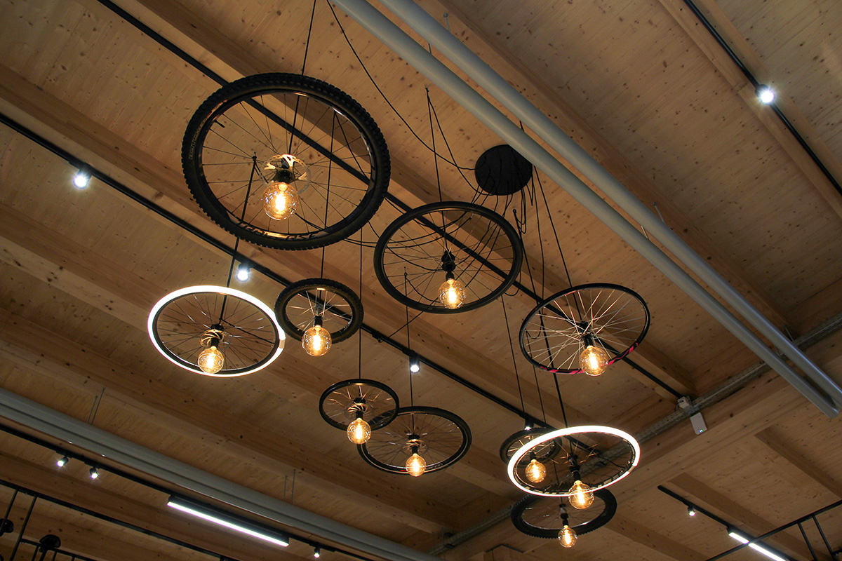 Pendelleuchte mit Fahrräder